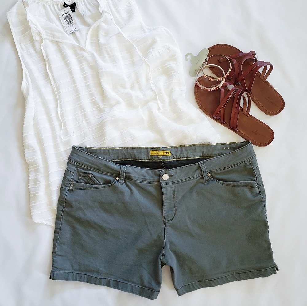 YMI WannaBettaButt olive green shorts (size 20)